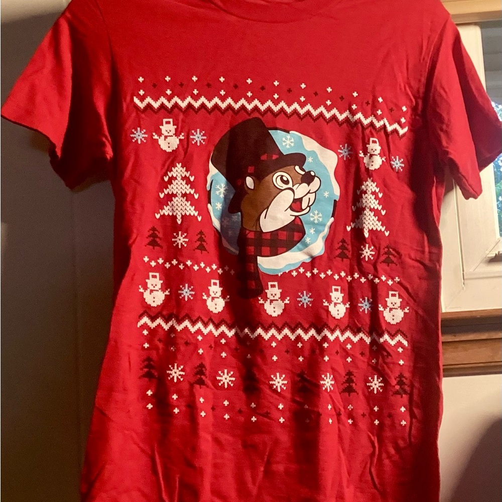 BUC-EE’S CHRISTMAS Graphic Short Sleeve Tee.